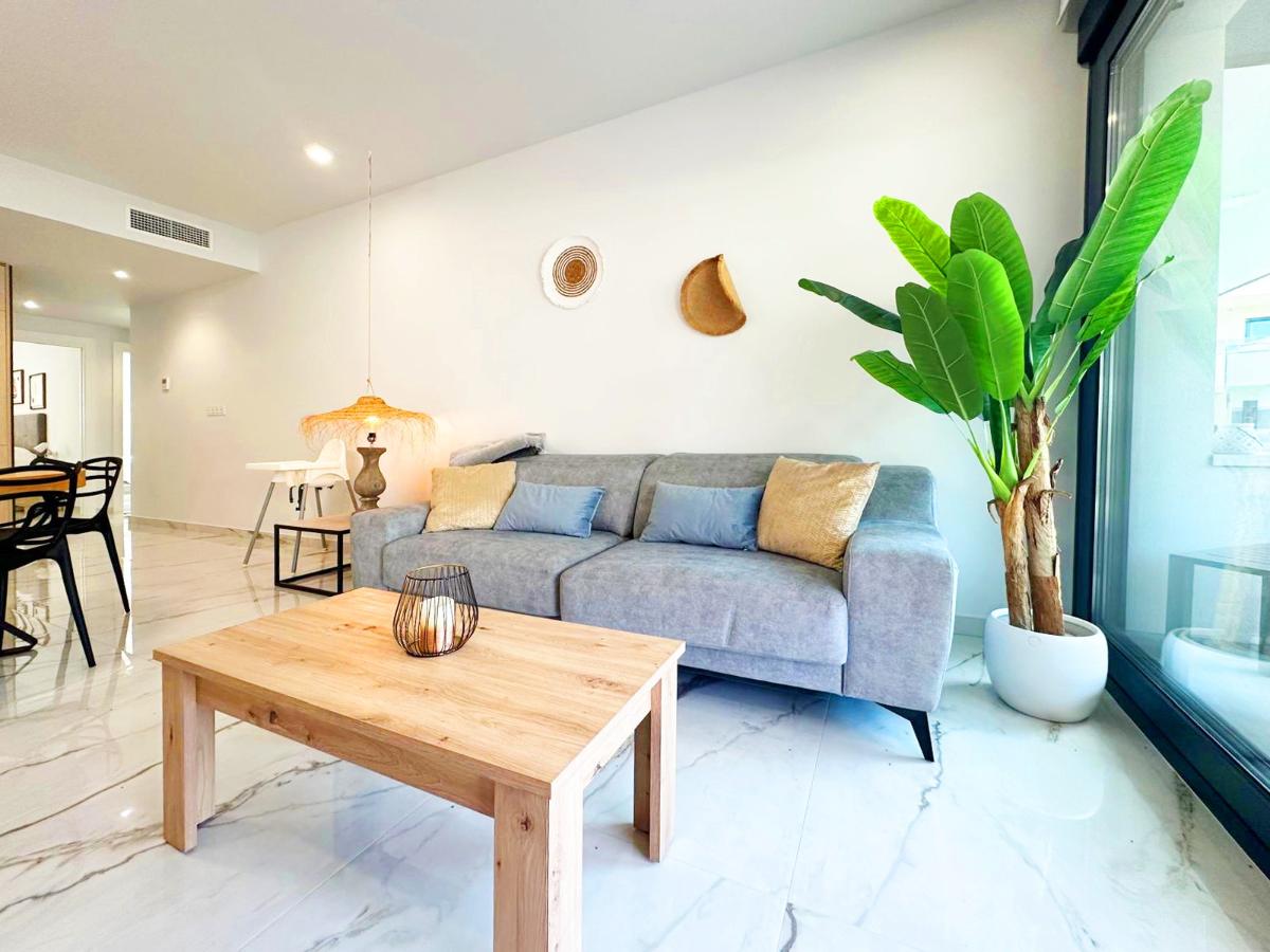 Apartment in Torrevieja, Alicante, Spain 2 bedrooms, 86 sq.m. No. 149180