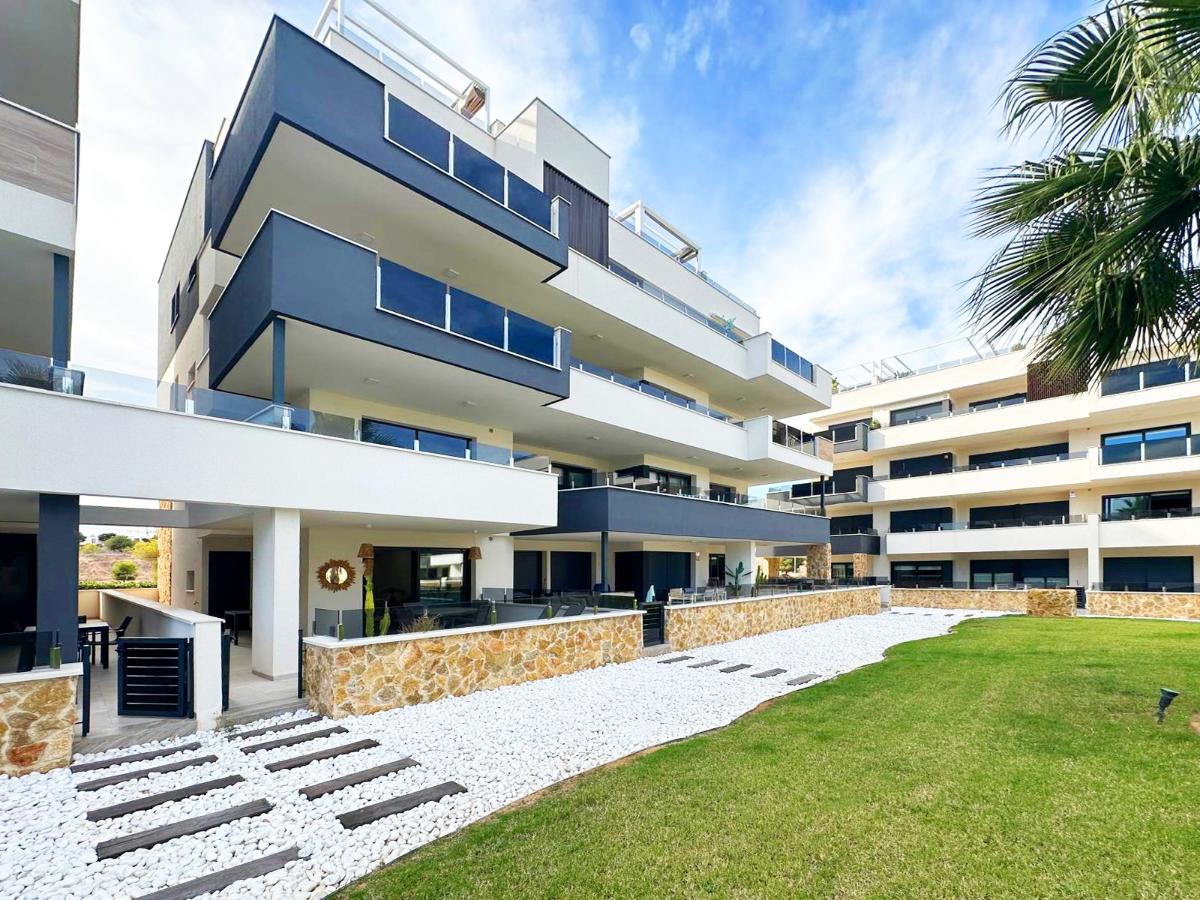 Apartment in Torrevieja, Alicante, Spain 2 bedrooms, 86 sq.m. No. 149180