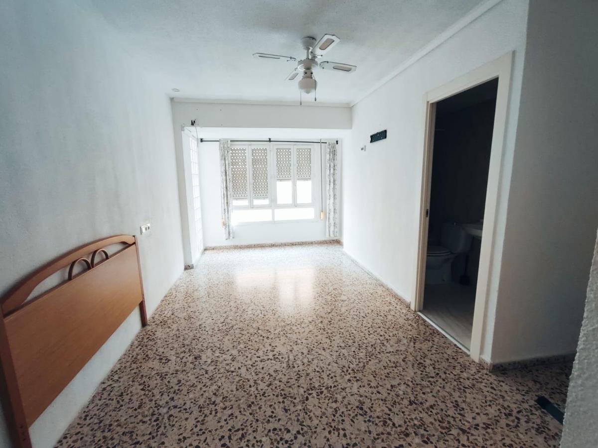 Hotel in Guardamar del Segura, Alicante, Spain 14 bedrooms, 395 sq.m. No. 149181