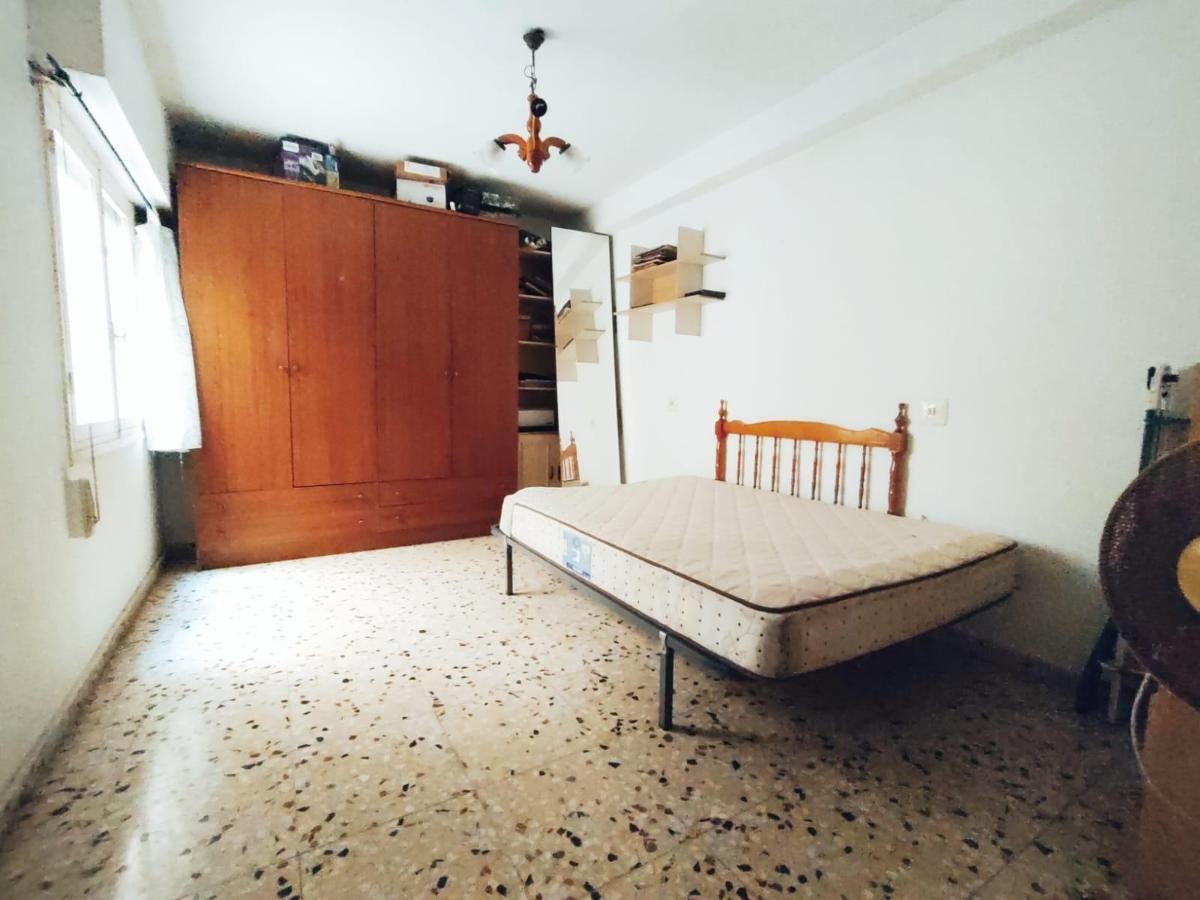 Hotel in Guardamar del Segura, Alicante, Spain 14 bedrooms, 395 sq.m. No. 149181