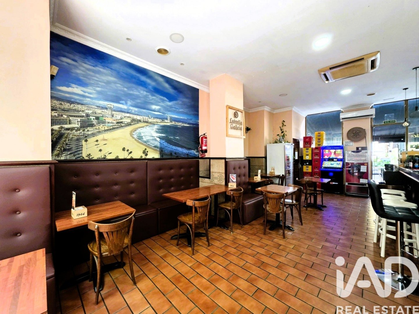 Commercial property in Barcelona, Spain 67 sq.m. No. 173401