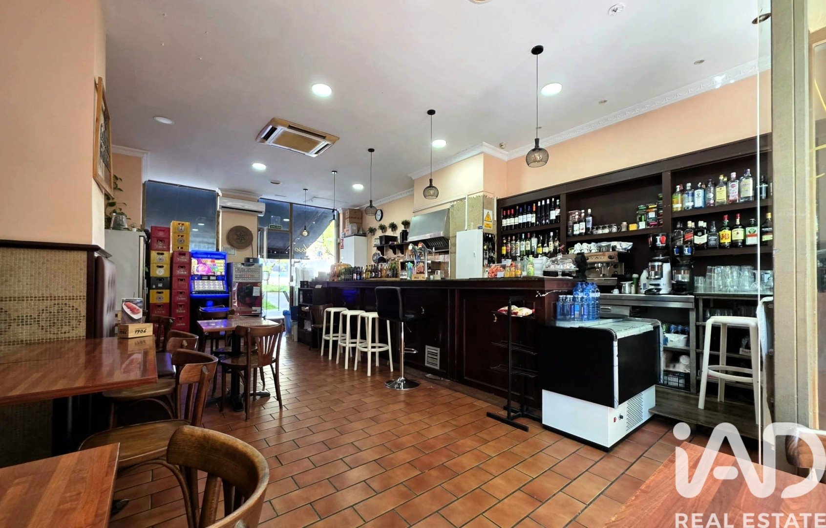 Commercial property in Barcelona, Spain 67 sq.m. No. 173401