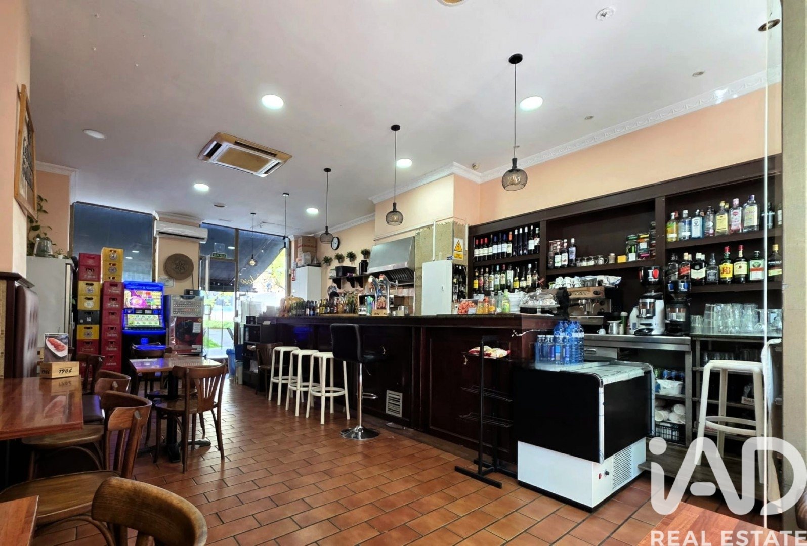 Commercial property in Barcelona, Spain 67 sq.m. No. 173401