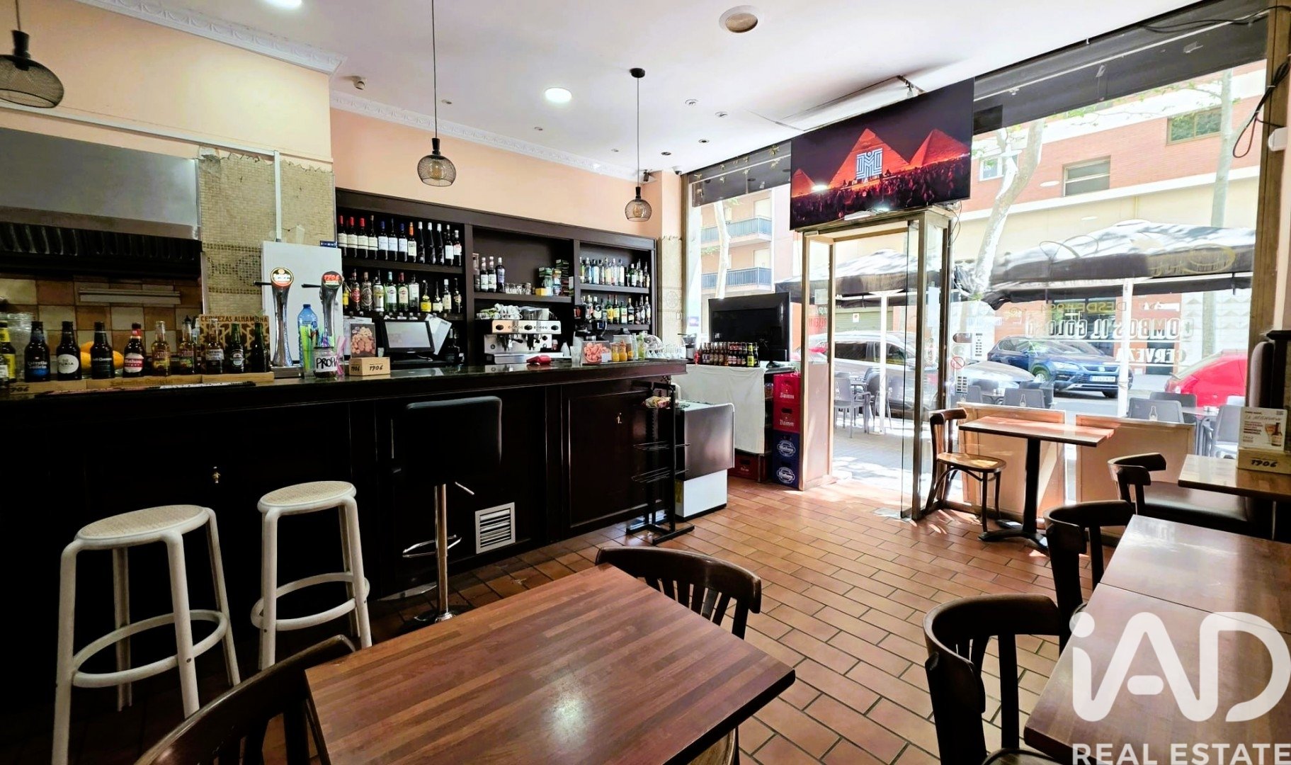 Commercial property in Barcelona, Spain 67 sq.m. No. 173401