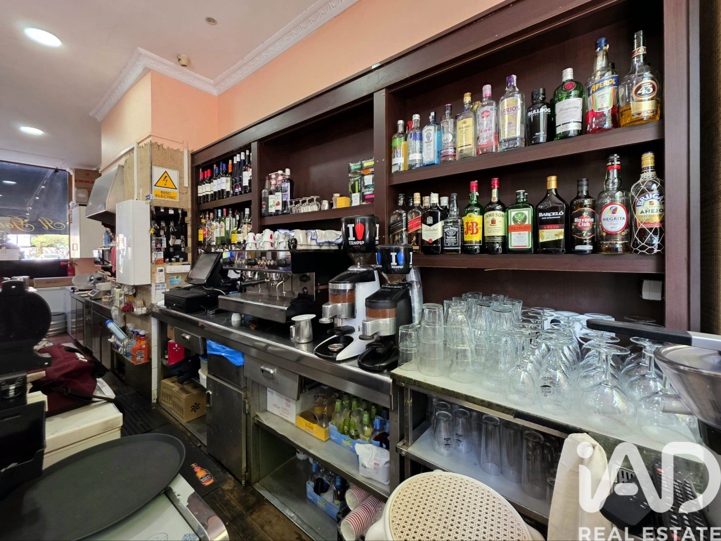 Commercial property in Barcelona, Spain 67 sq.m. No. 173401