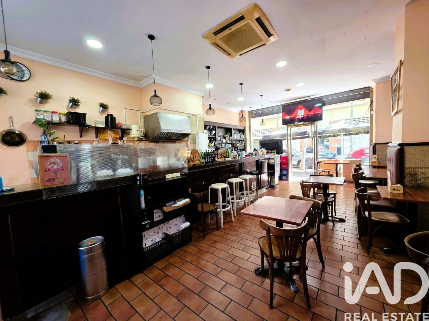 Commercial property in Barcelona, Spain 67 sq.m. No. 173401