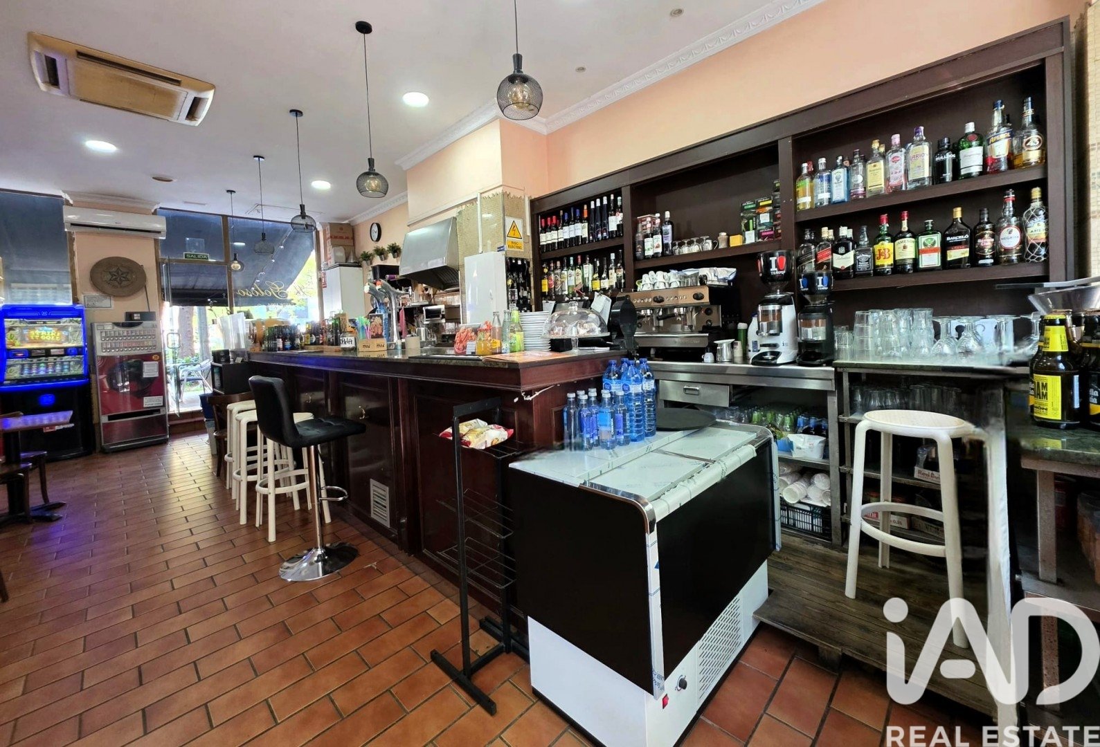 Commercial property in Barcelona, Spain 67 sq.m. No. 173401
