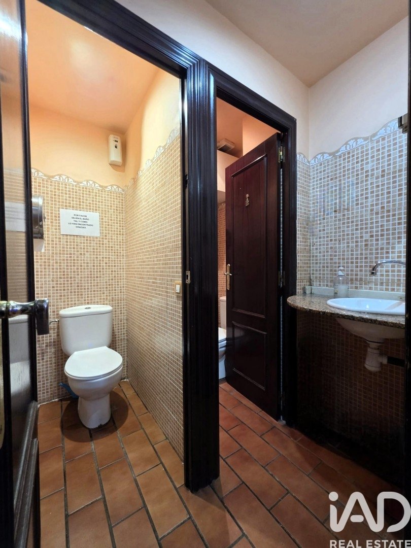 Commercial property in Barcelona, Spain 67 sq.m. No. 173401