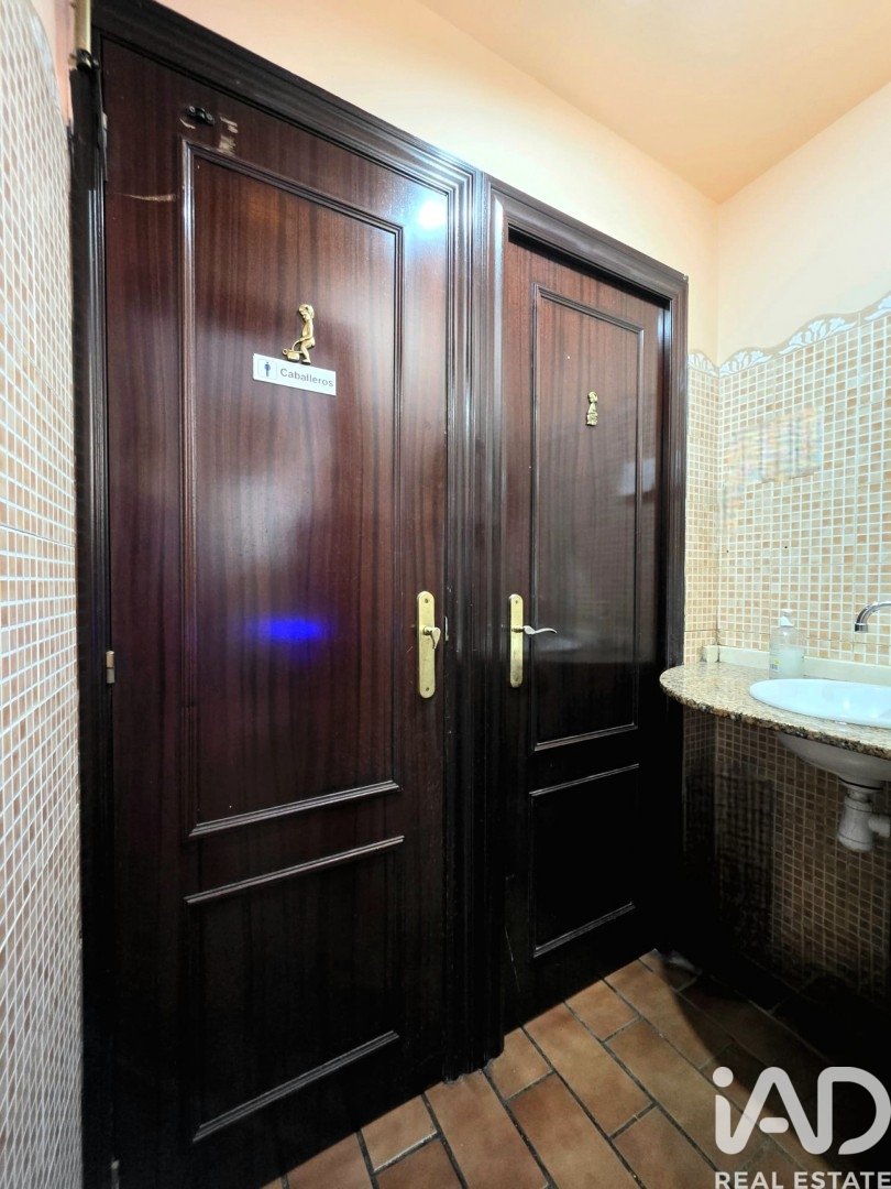 Commercial property in Barcelona, Spain 67 sq.m. No. 173401