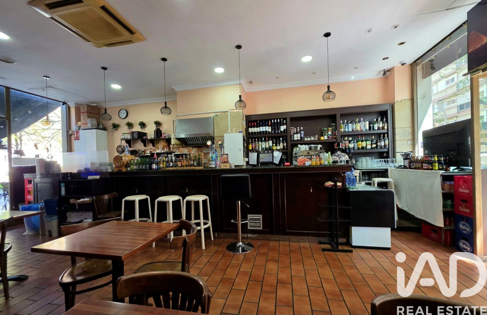 Commercial property in Barcelona, Spain 67 sq.m. No. 173401