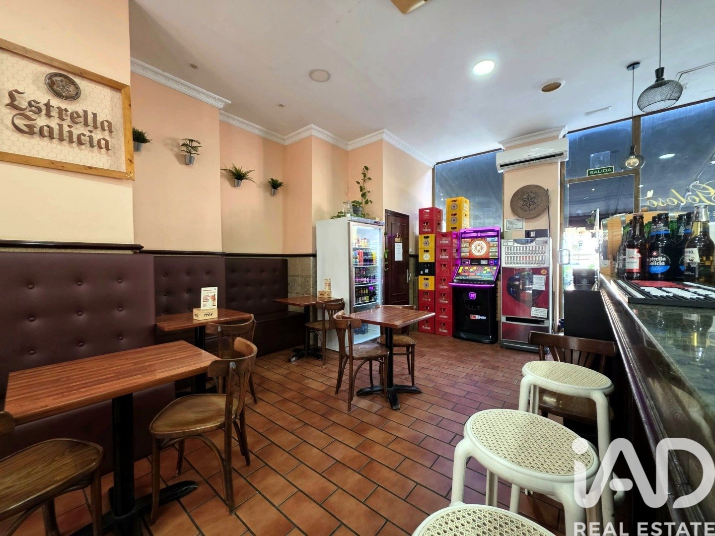 Commercial property in Barcelona, Spain 67 sq.m. No. 173401