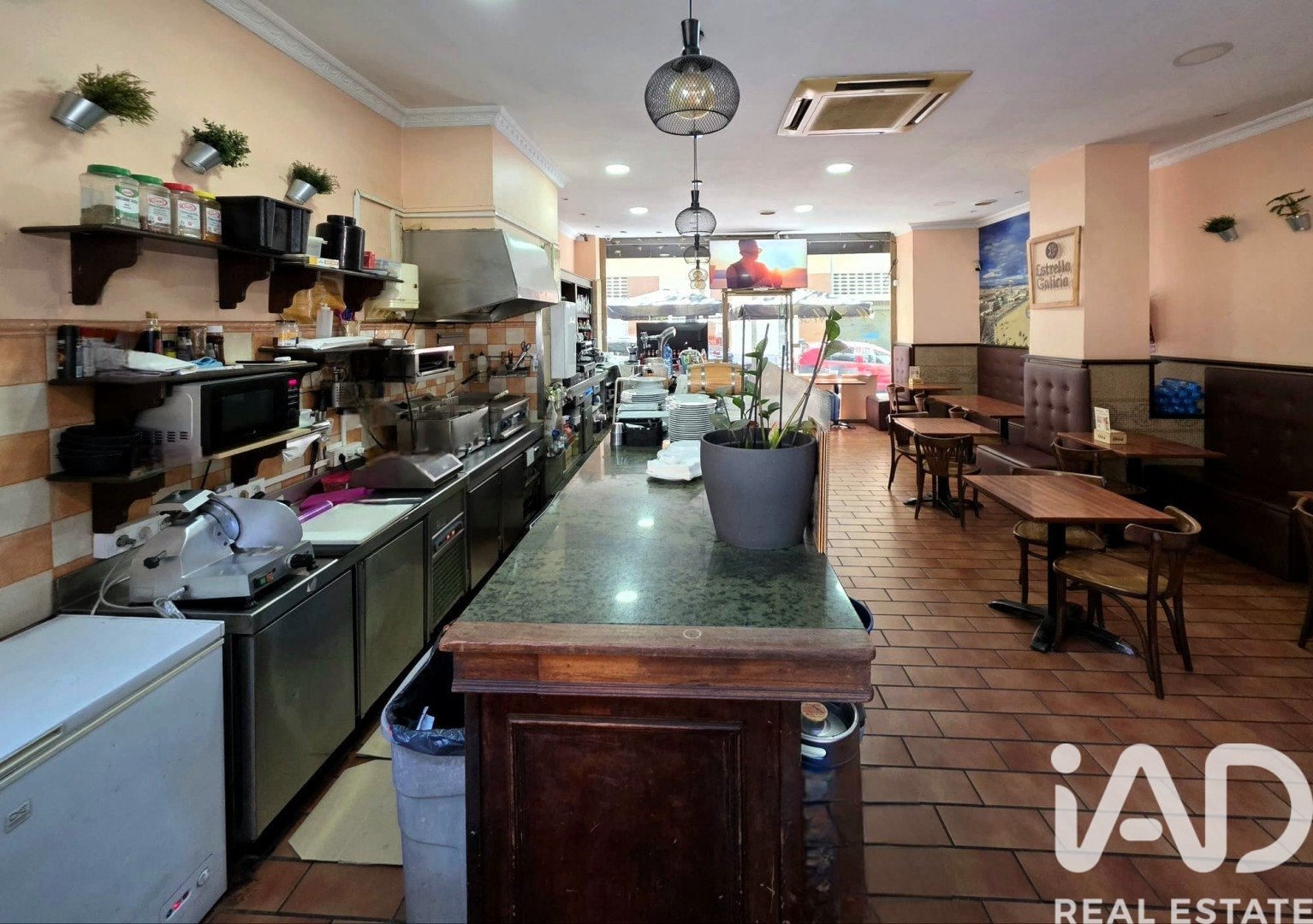 Commercial property in Barcelona, Spain 67 sq.m. No. 173401
