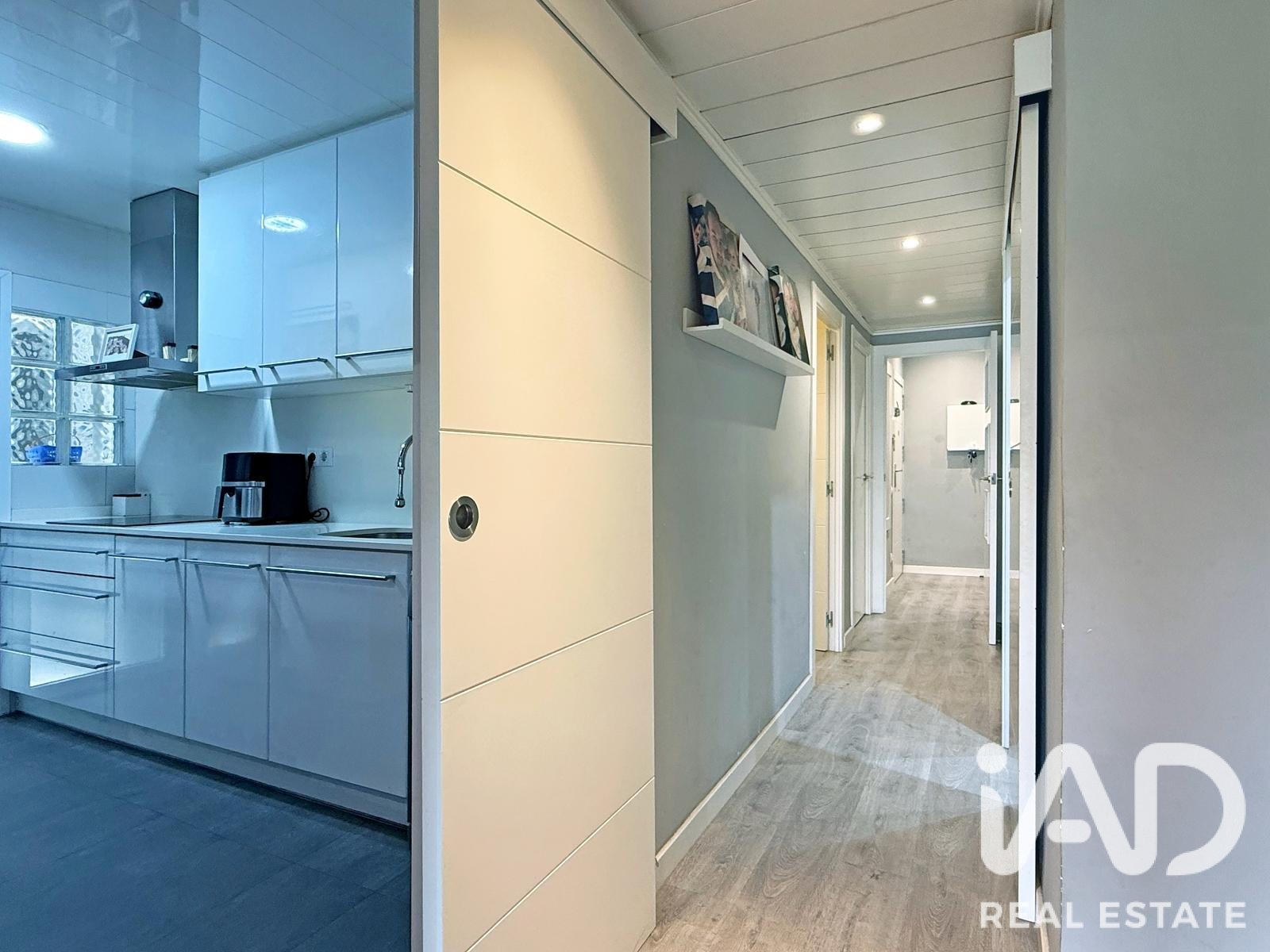 Huoneisto Barcelona, Espanja 4 makuuhuonetta, 104 m2 No. 195046
