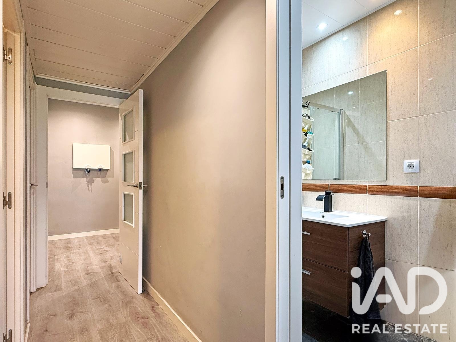 Huoneisto Barcelona, Espanja 4 makuuhuonetta, 104 m2 No. 195046