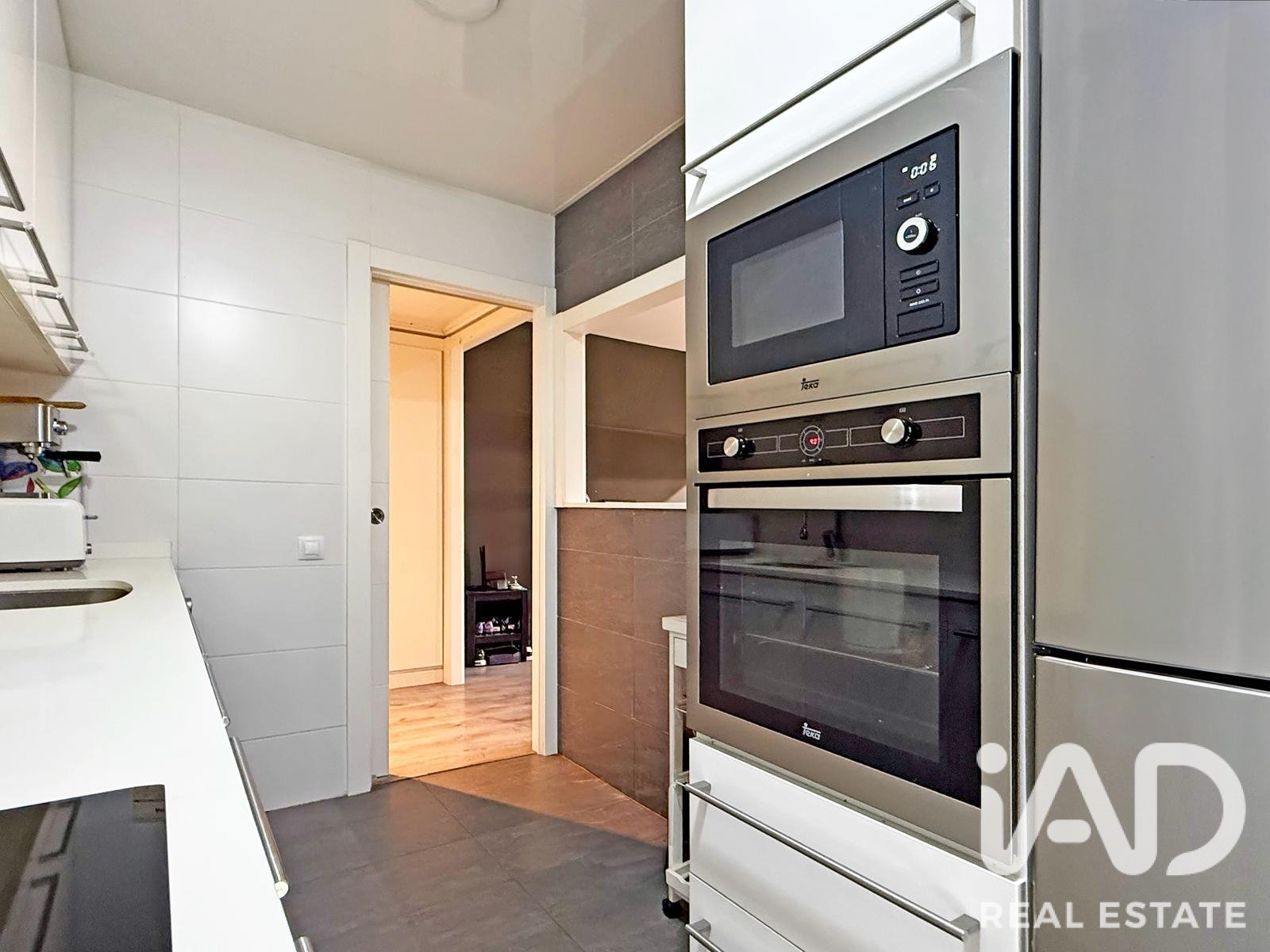 Huoneisto Barcelona, Espanja 4 makuuhuonetta, 104 m2 No. 195046