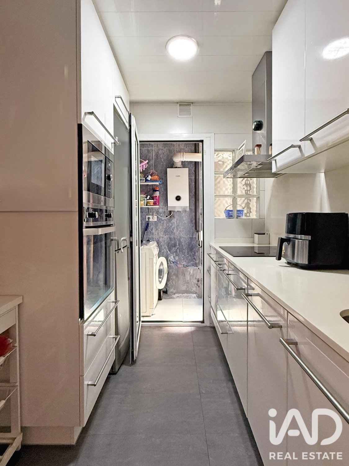 Huoneisto Barcelona, Espanja 4 makuuhuonetta, 104 m2 No. 195046