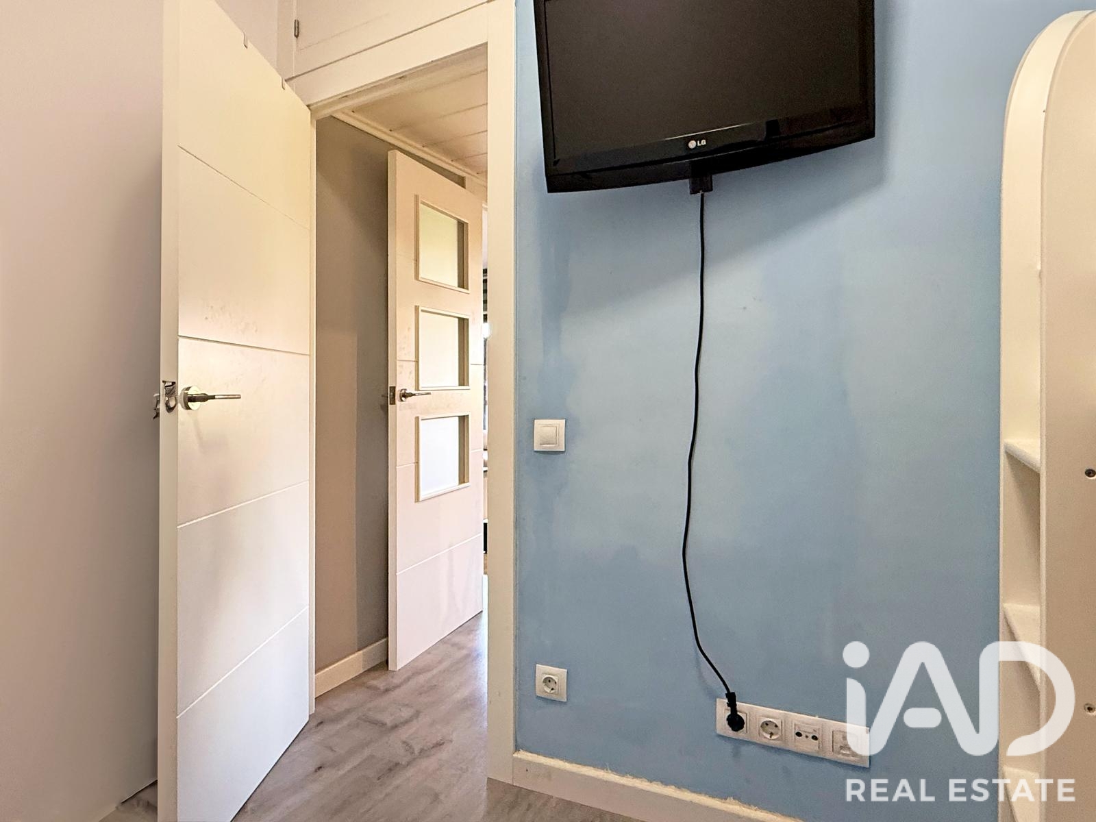 Huoneisto Barcelona, Espanja 4 makuuhuonetta, 104 m2 No. 195046