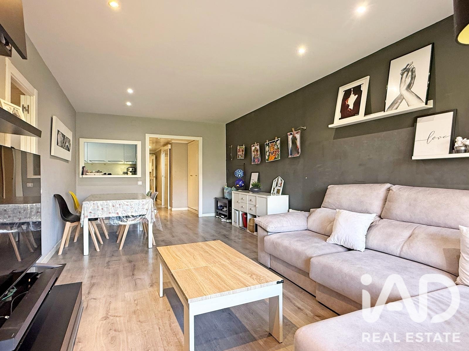 Huoneisto Barcelona, Espanja 4 makuuhuonetta, 104 m2 No. 195046