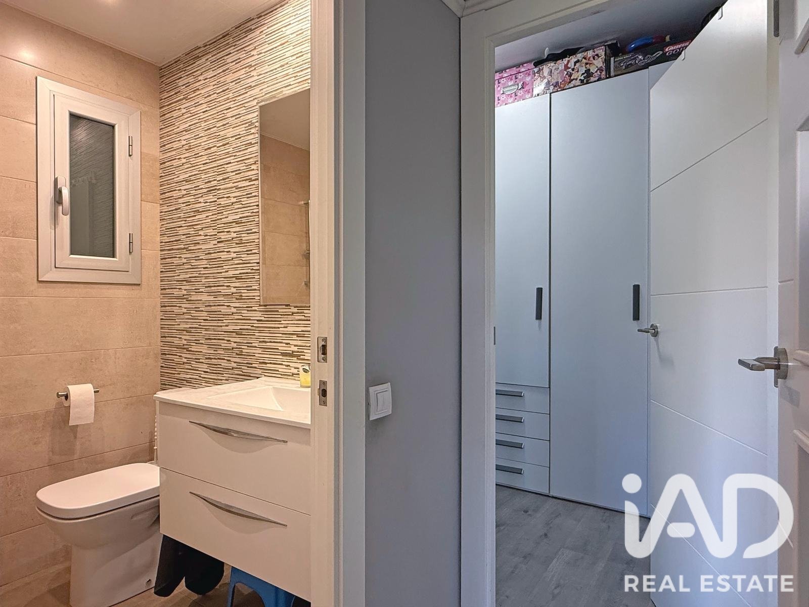 Huoneisto Barcelona, Espanja 4 makuuhuonetta, 104 m2 No. 195046