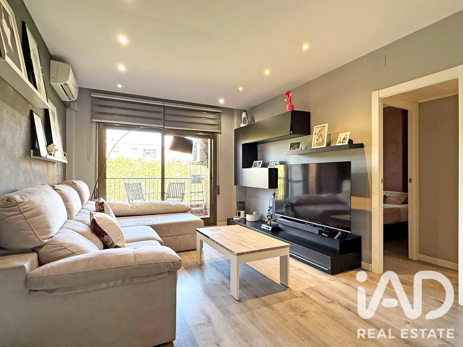 Huoneisto Barcelona, Espanja 4 makuuhuonetta, 104 m2 No. 195046