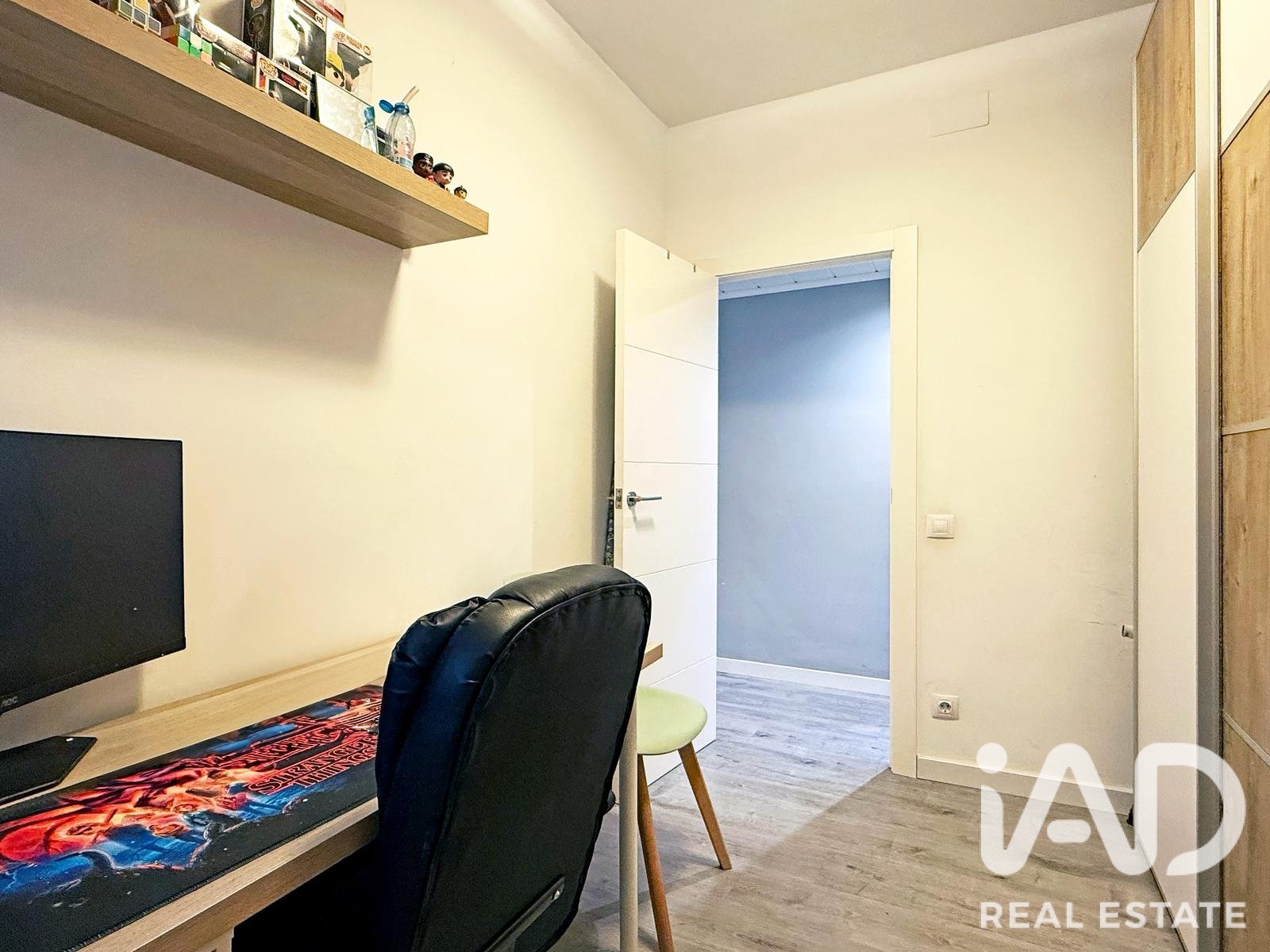 Huoneisto Barcelona, Espanja 4 makuuhuonetta, 104 m2 No. 195046