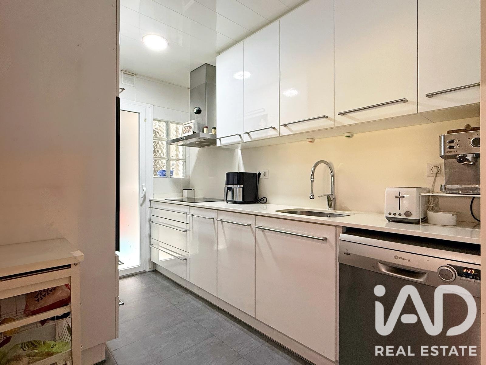 Huoneisto Barcelona, Espanja 4 makuuhuonetta, 104 m2 No. 195046