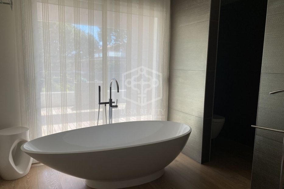 Villa i Gava, Barcelona, Spanien 4 sovrum, 450 kvm. Nr. 78265