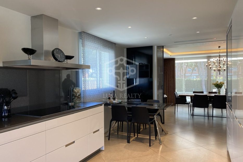 Villa i Gava, Barcelona, Spanien 4 sovrum, 450 kvm. Nr. 78265