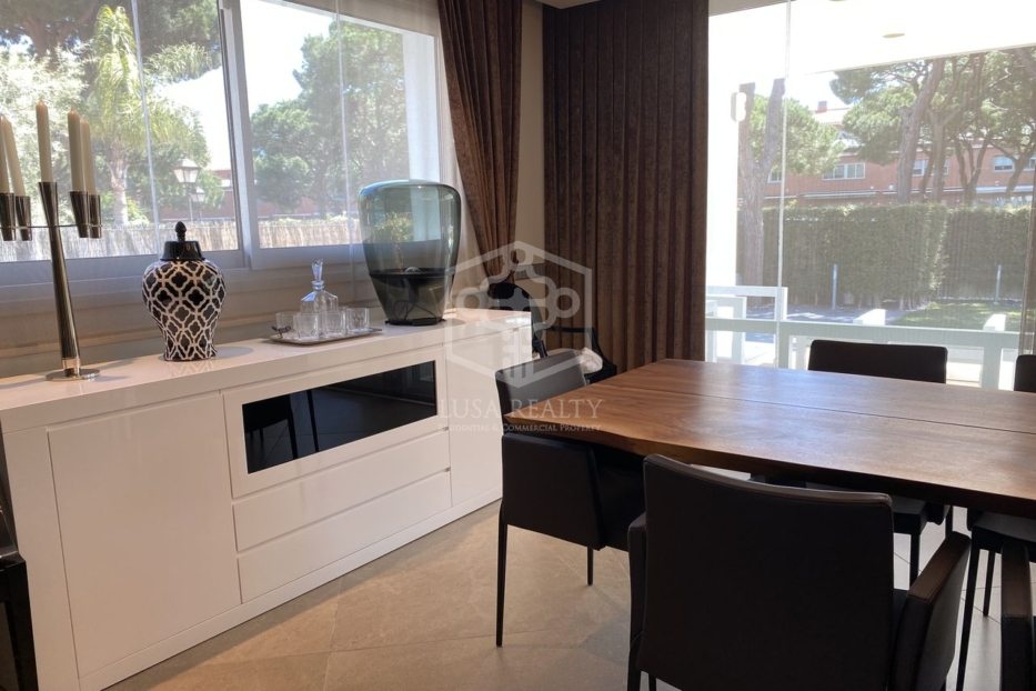 Villa i Gava, Barcelona, Spanien 4 sovrum, 450 kvm. Nr. 78265