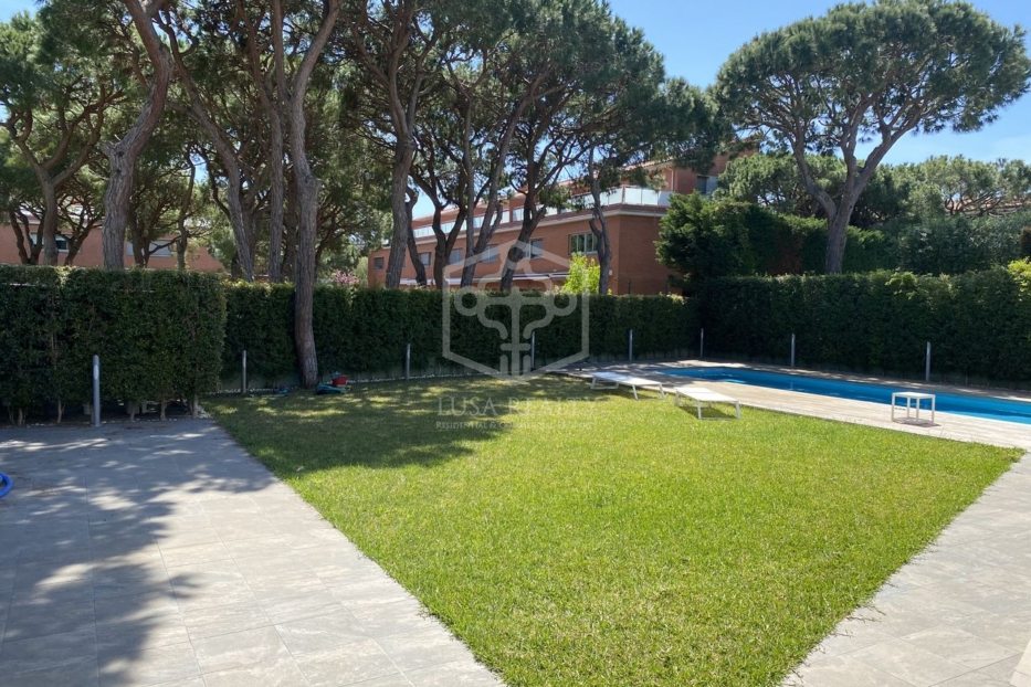 Villa i Gava, Barcelona, Spanien 4 sovrum, 450 kvm. Nr. 78265
