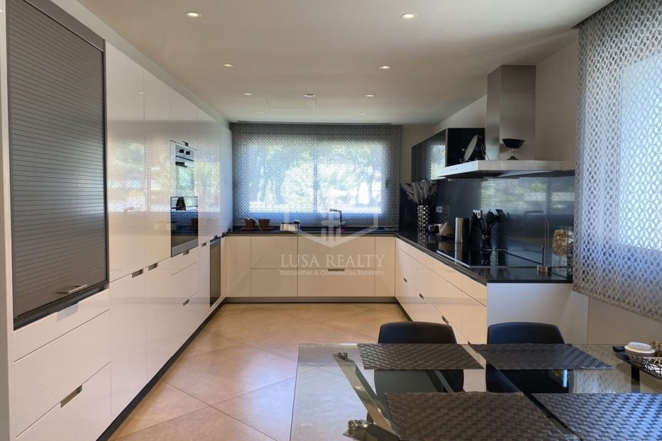 Villa i Gava, Barcelona, Spanien 4 sovrum, 450 kvm. Nr. 78265