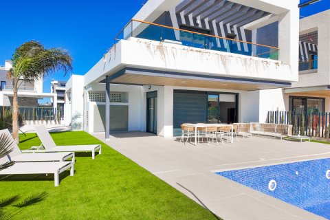 Townhouse in Torrevieja, Alicante, Spain 3 bedrooms, 261 sq.m. No. 147419