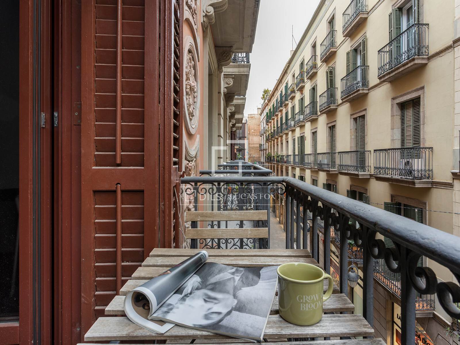 Apartment in Barcelona, Spain 4 bedrooms, 107 sq.m. No. 150542