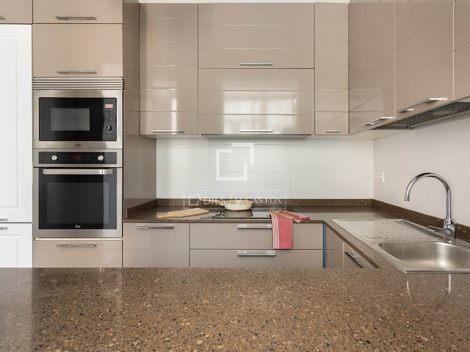 Apartment in Barcelona, Spain 4 bedrooms, 107 sq.m. No. 150542