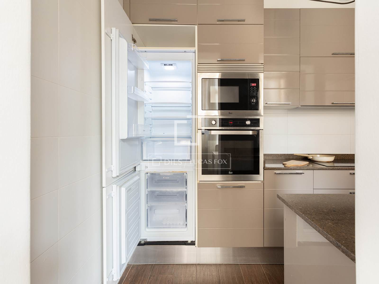 Apartment in Barcelona, Spain 4 bedrooms, 107 sq.m. No. 150542