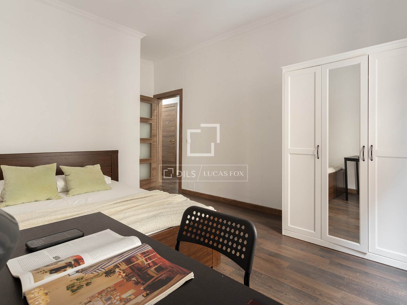 Apartment in Barcelona, Spain 4 bedrooms, 107 sq.m. No. 150542