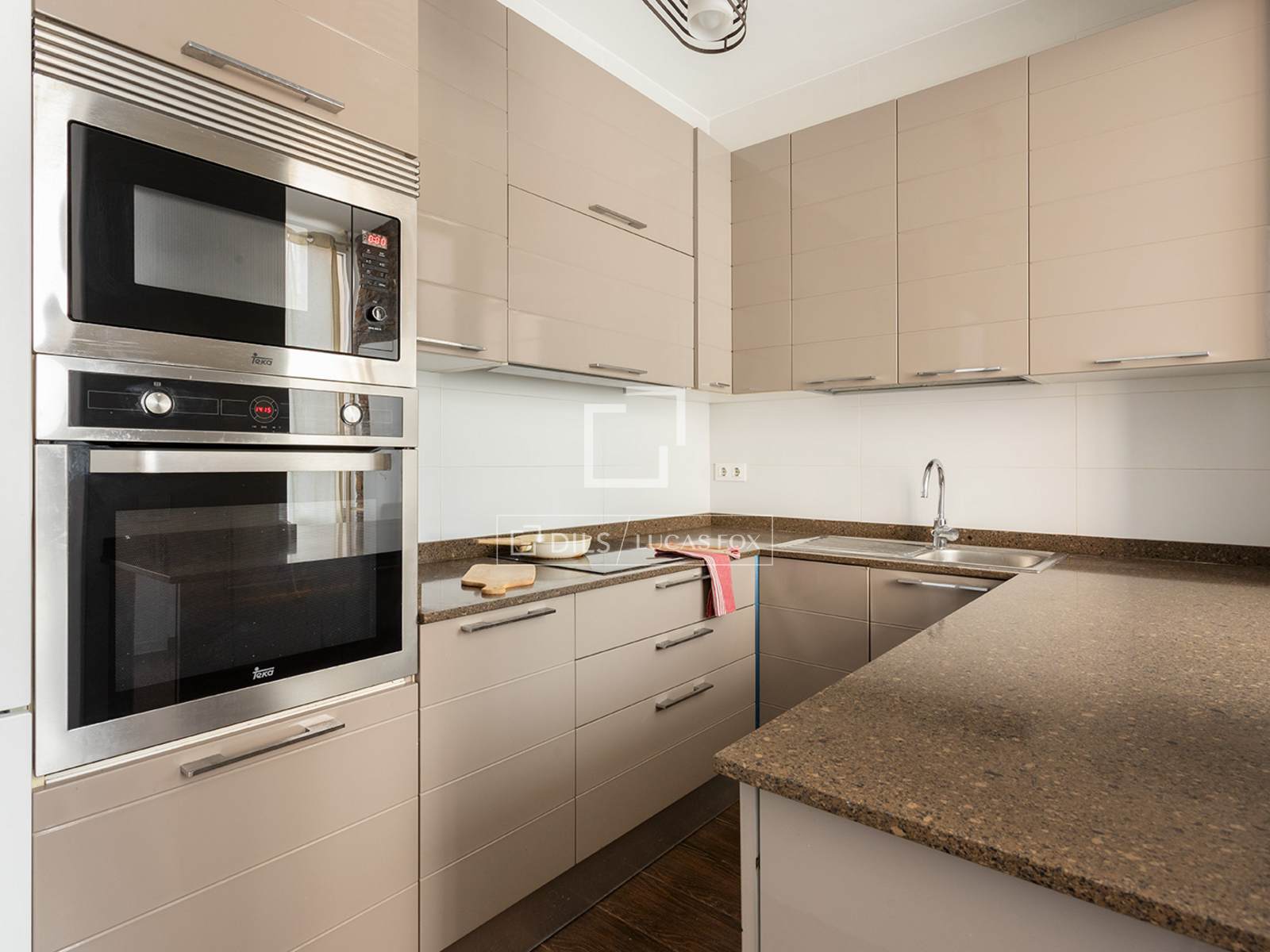 Apartment in Barcelona, Spain 4 bedrooms, 107 sq.m. No. 150542