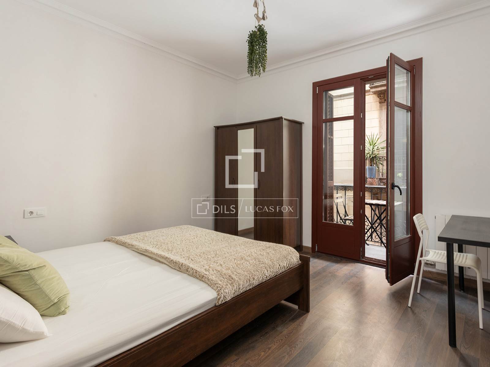 Apartment in Barcelona, Spain 4 bedrooms, 107 sq.m. No. 150542