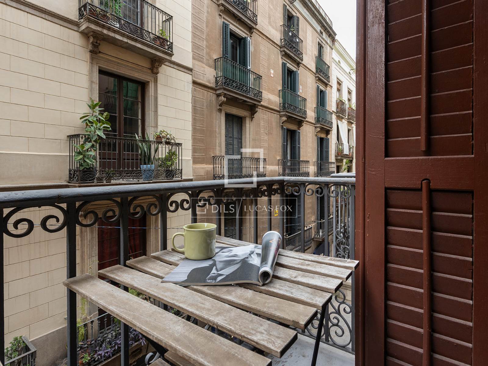 Apartment in Barcelona, Spain 4 bedrooms, 107 sq.m. No. 150542