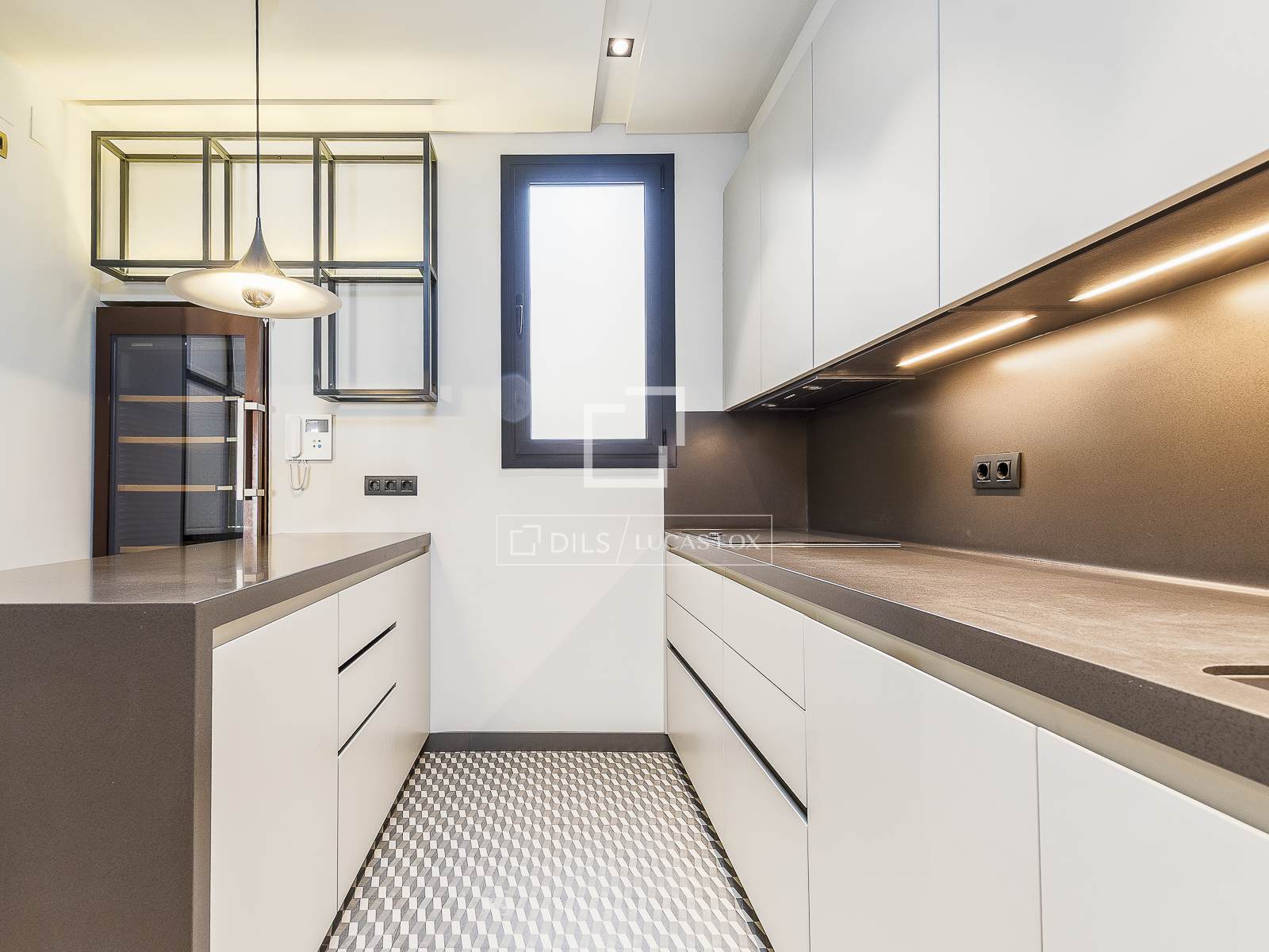 Huoneisto Barcelona, Espanja 3 makuuhuonetta, 196 m2 No. 150562