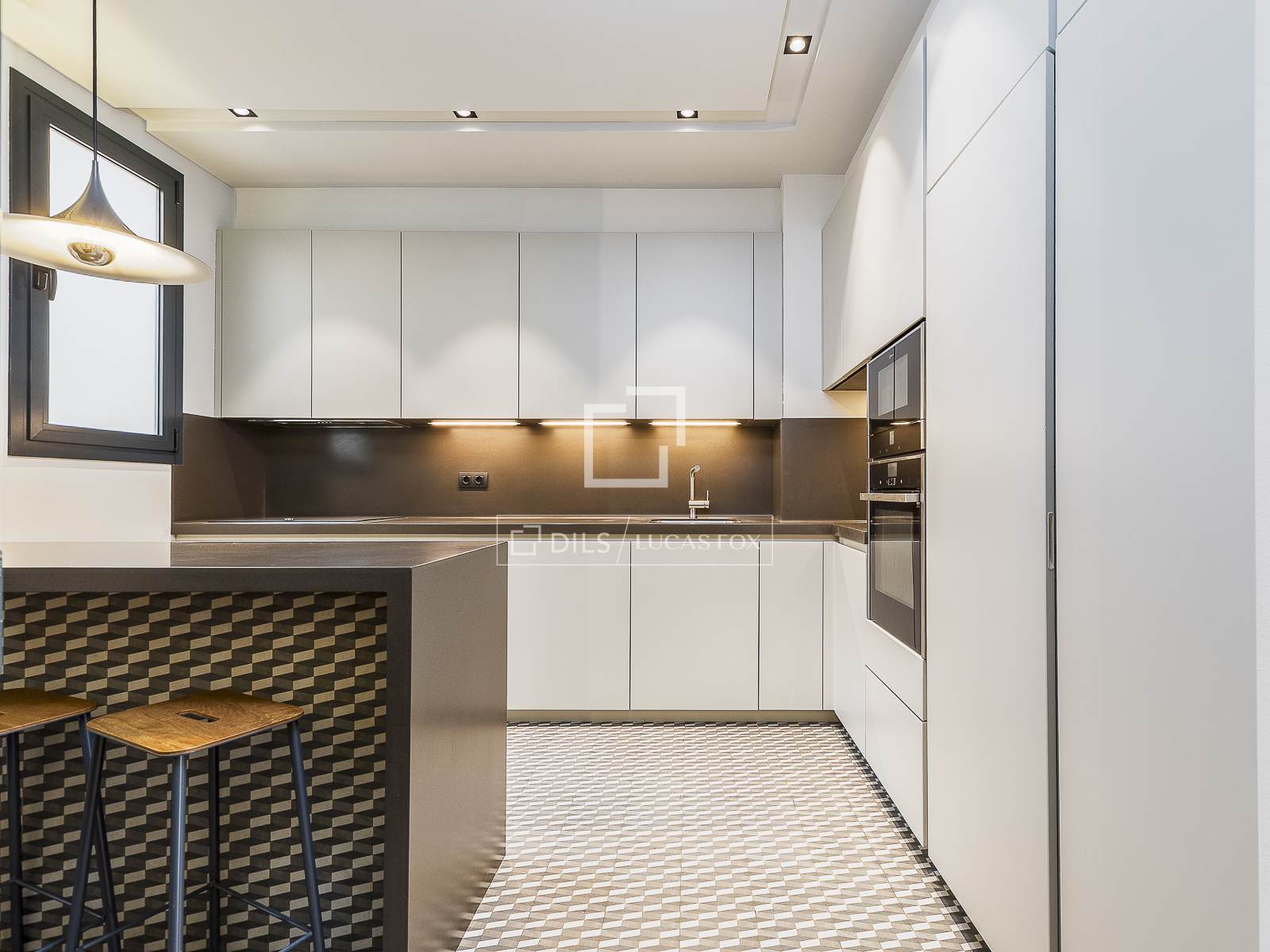 Huoneisto Barcelona, Espanja 3 makuuhuonetta, 196 m2 No. 150562