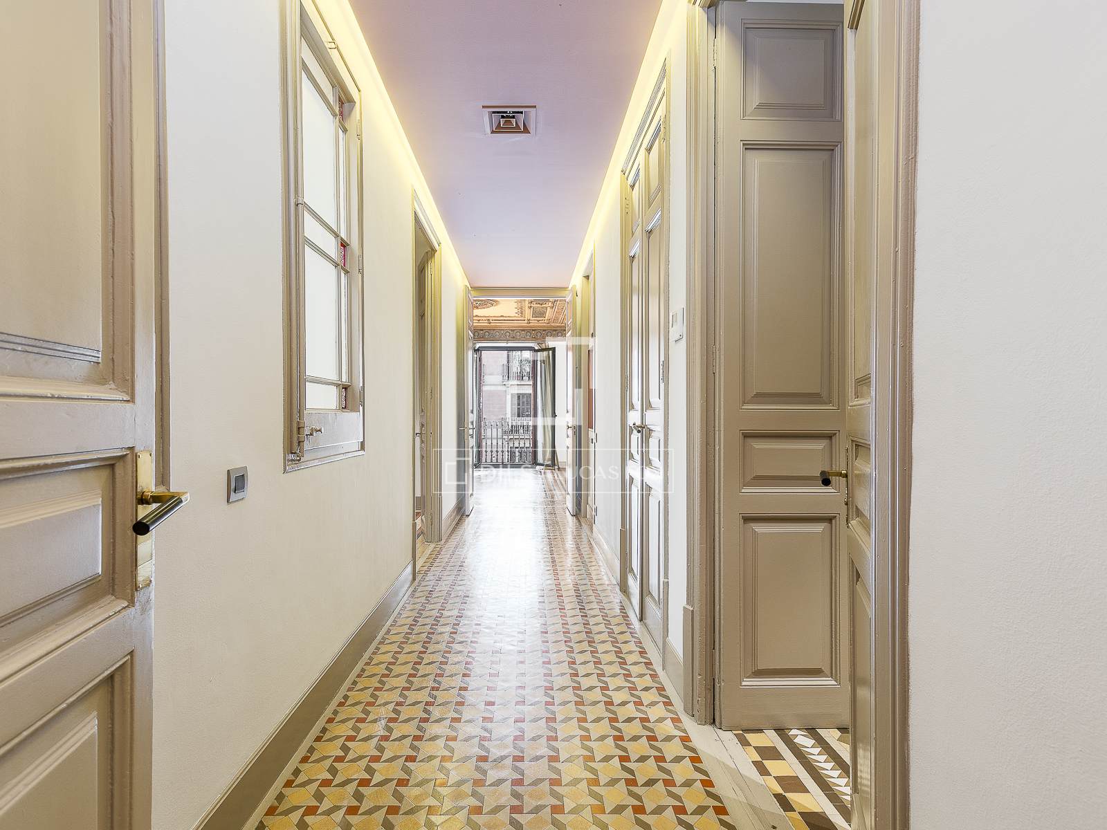 Huoneisto Barcelona, Espanja 3 makuuhuonetta, 196 m2 No. 150562
