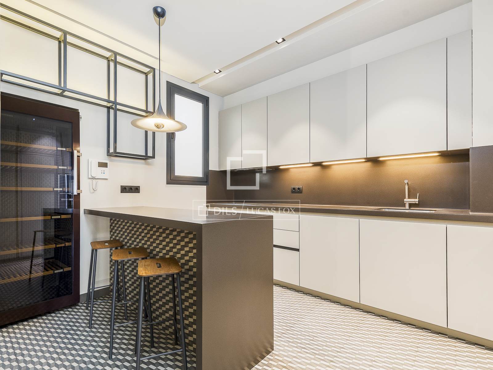 Huoneisto Barcelona, Espanja 3 makuuhuonetta, 196 m2 No. 150562