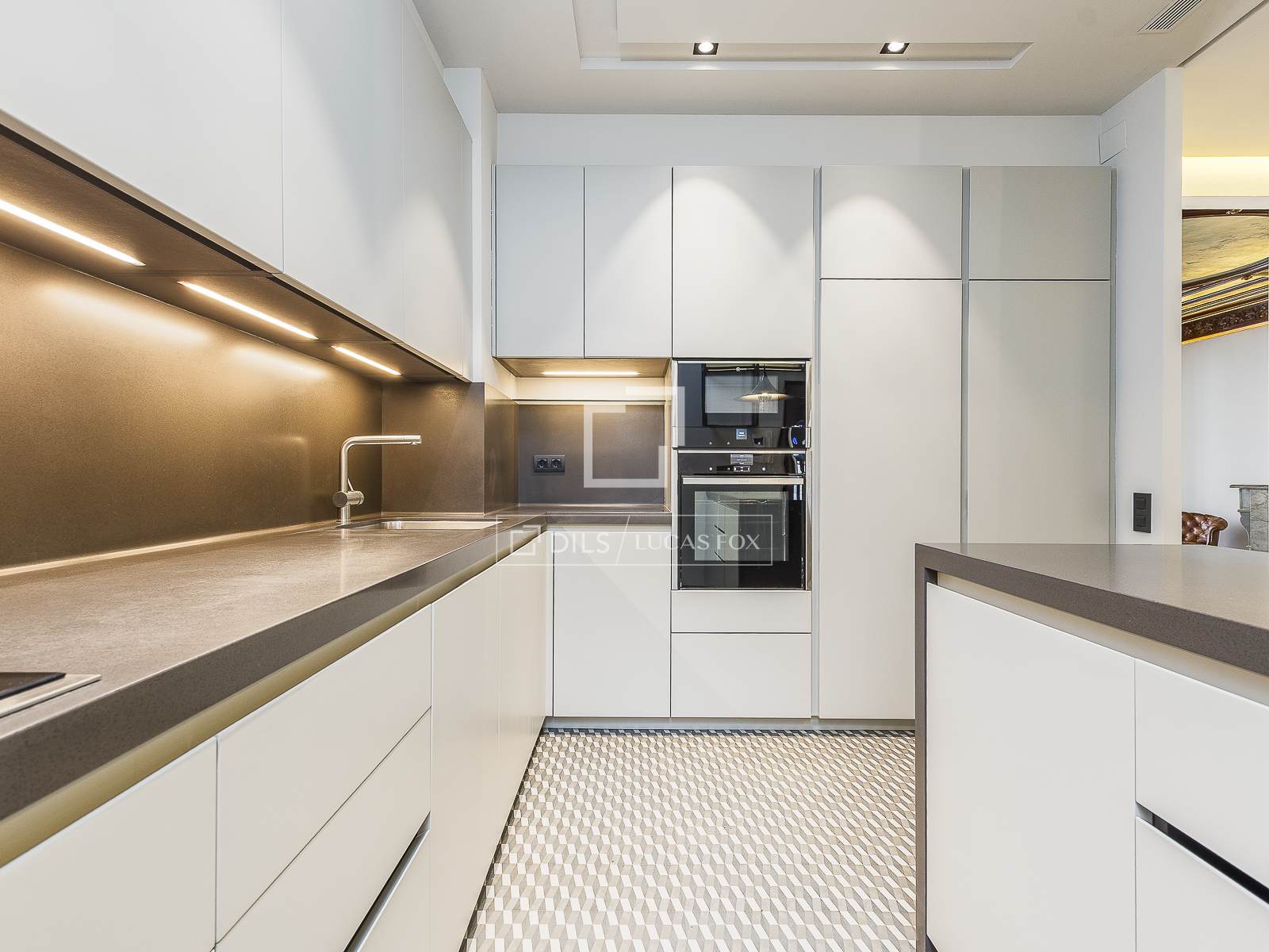 Huoneisto Barcelona, Espanja 3 makuuhuonetta, 196 m2 No. 150562
