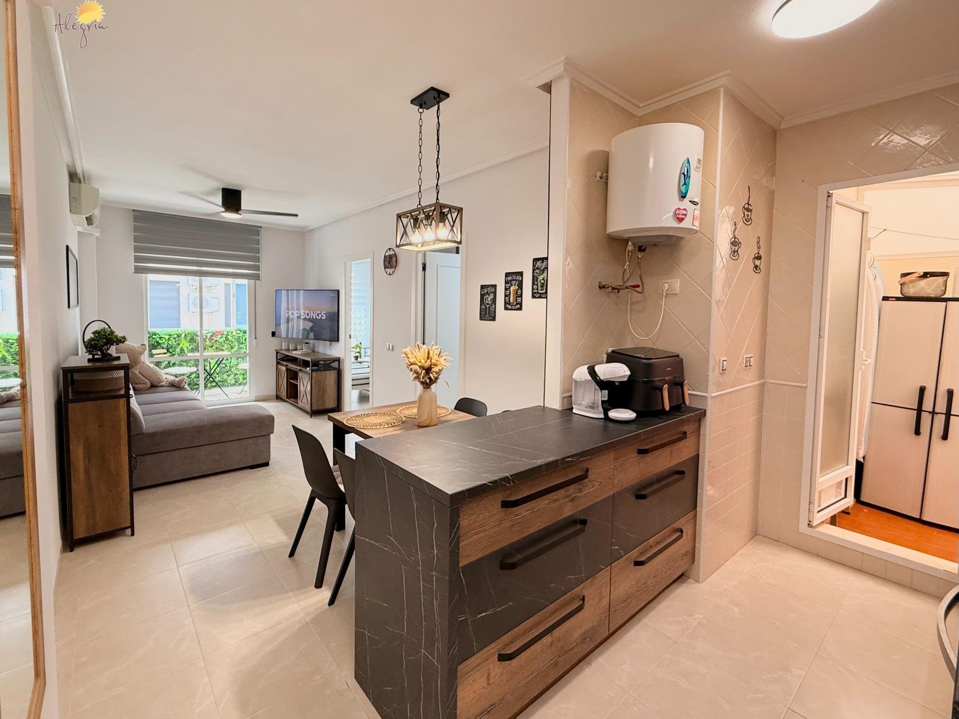 Apartment à Torrevieja, Alicante, Espagne 1 chambre, 65 m2 No. 193580