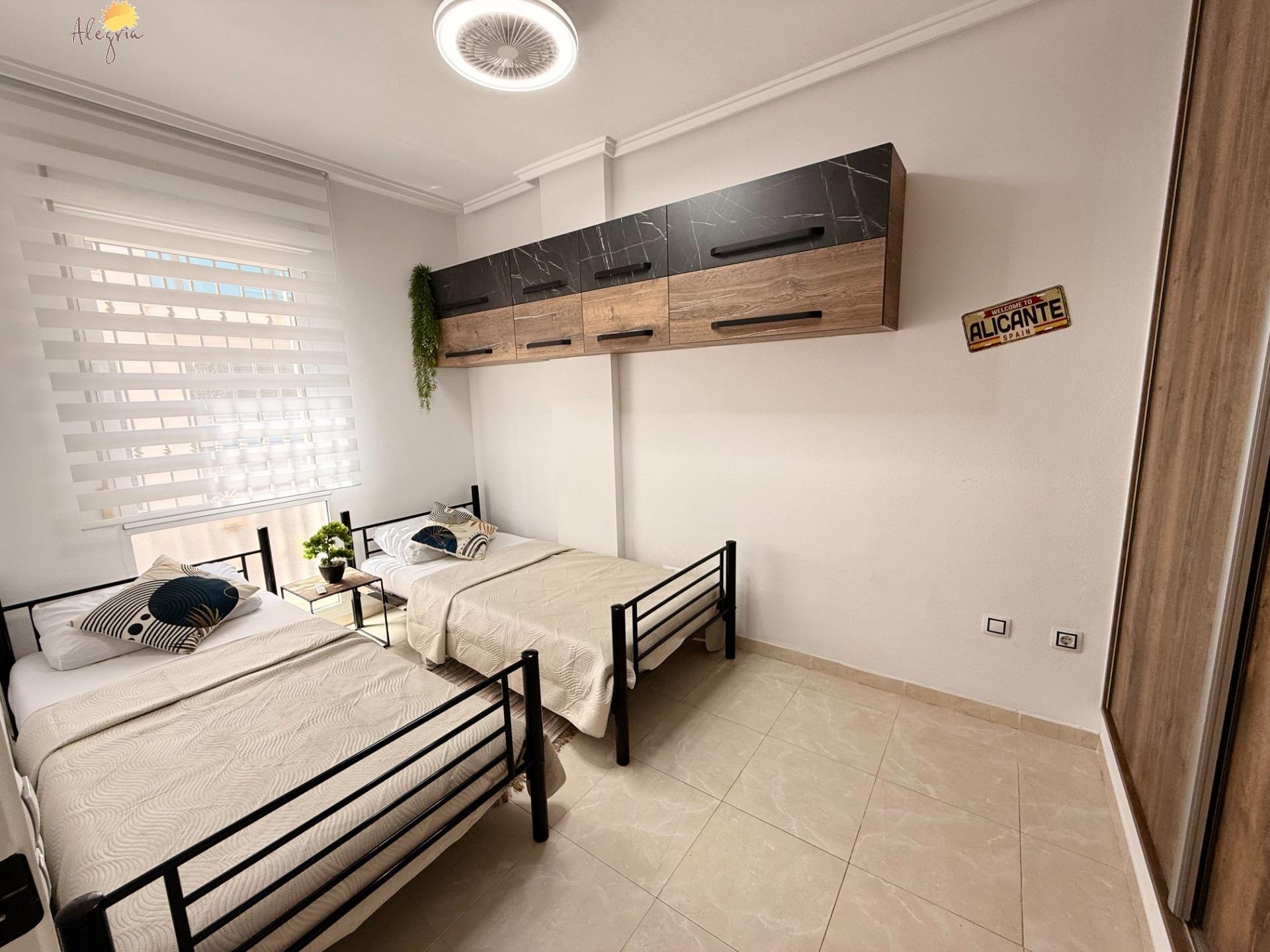 Apartment à Torrevieja, Alicante, Espagne 1 chambre, 65 m2 No. 193580