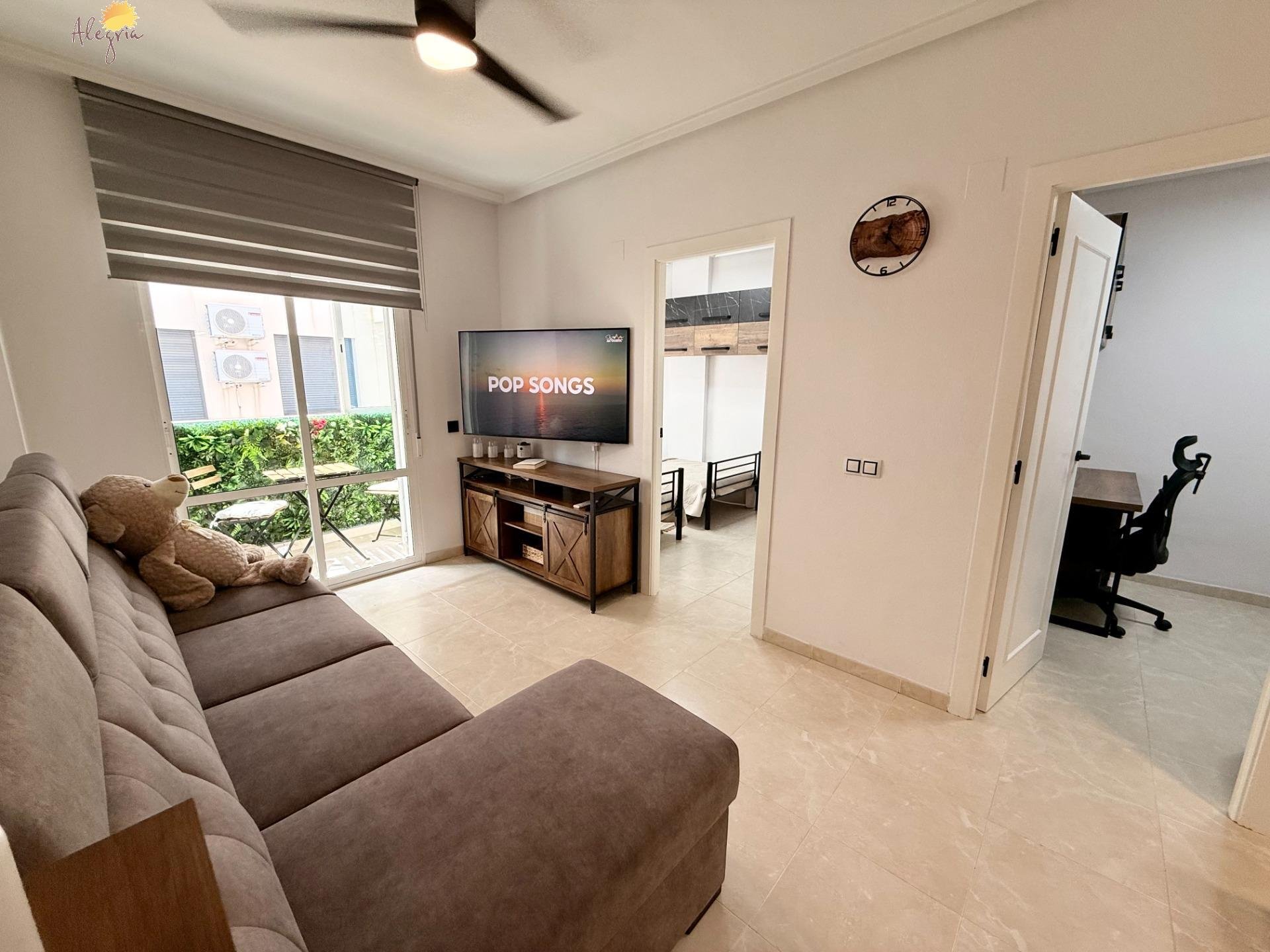 Apartment à Torrevieja, Alicante, Espagne 1 chambre, 65 m2 No. 193580