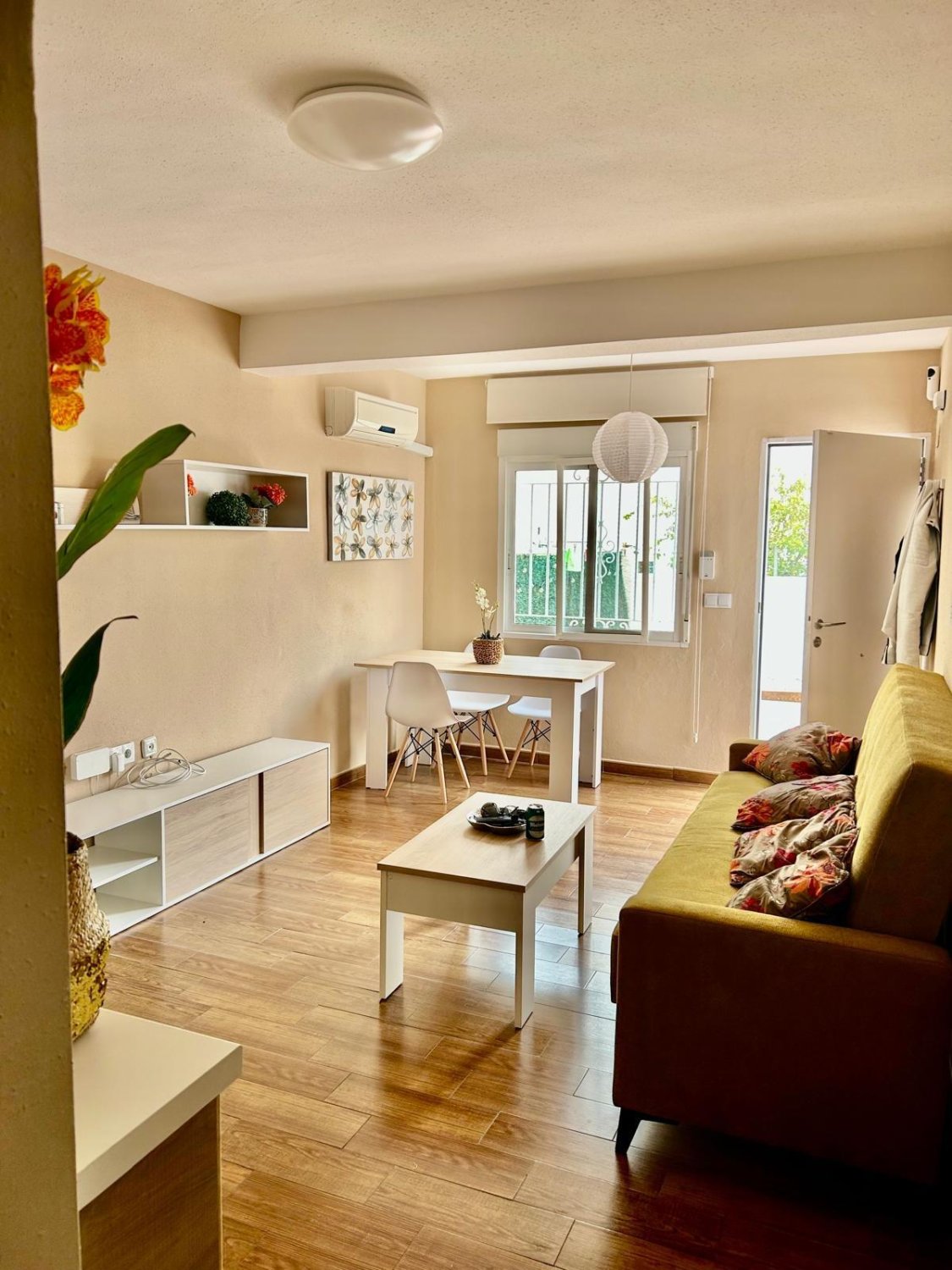 Apartamento en Torrevieja, Alicante, España 2 dormitorios, 54 m2 No. 189386
