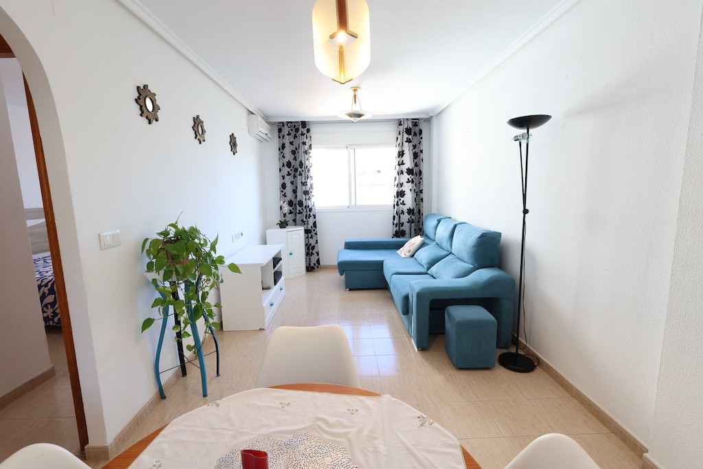 Apartamento en Torrevieja, Alicante, España 2 dormitorios,  No. 183581