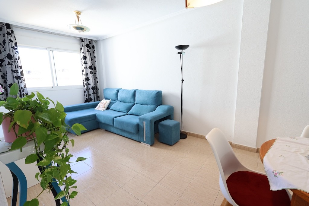Apartamento en Torrevieja, Alicante, España 2 dormitorios,  No. 183581